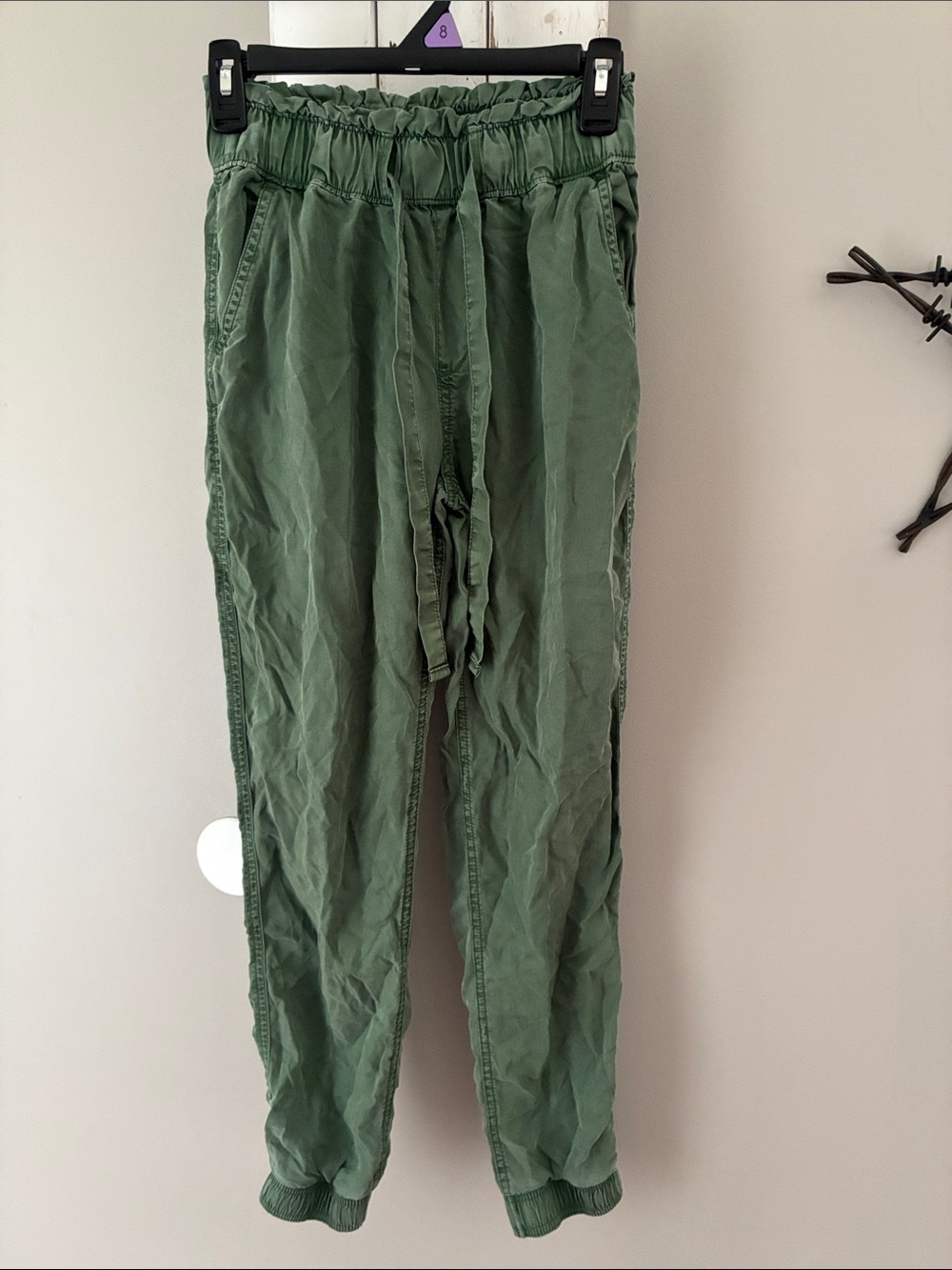 Women’s soft dark green high rise joggers
